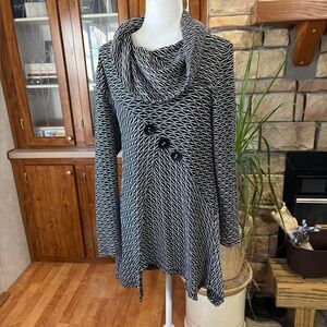 ALI MILES SIZE MEDIUM BLACK & WHITE COWL NECK ASYMMETRICAL LONG SLEEVE BLOUSE